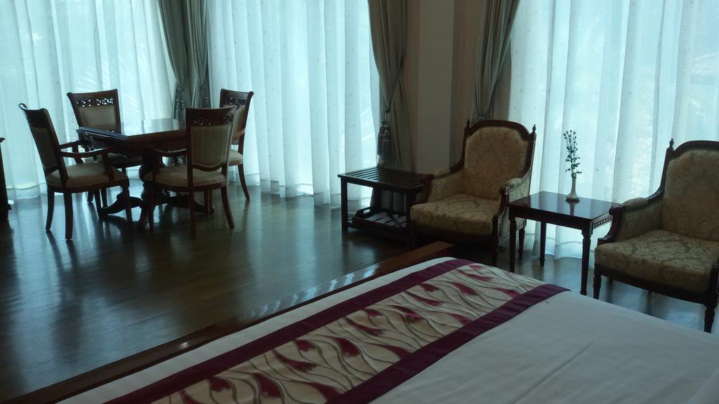 Palm Spring Resort Rangoon Værelse billede
